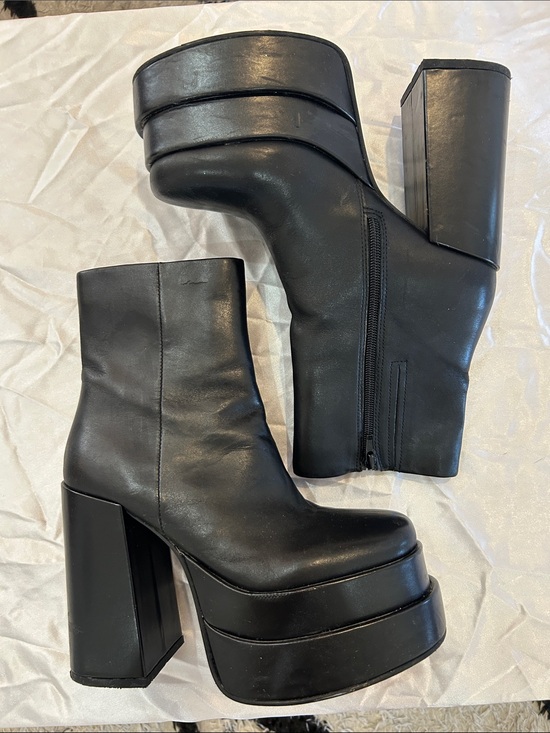 Steve Madden Shoes - Steve Madden Black Leather Platform Ankle Boots